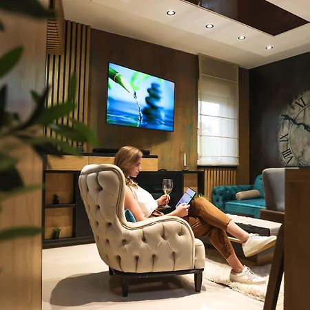Ćuprija Design Apartment Platinium Spa Lux 5 Star "Havana" Completely Private Wellness & Spa Free Included Sauna & Jacuzzi & Salt Wall & Fire Place & 3D Ceilings & Business Wifi & Netflix & Keyless Code Entry & Full Smart App & Secure 2 Parking Place מראה חיצוני תמונה
