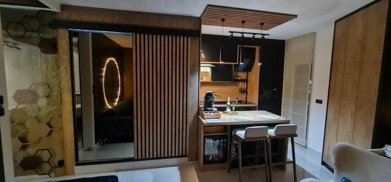 Ćuprija Design Apartment Platinium Spa Lux 5 Star "Havana" Completely Private Wellness & Spa Free Included Sauna & Jacuzzi & Salt Wall & Fire Place & 3D Ceilings & Business Wifi & Netflix & Keyless Code Entry & Full Smart App & Secure 2 Parking Place מראה חיצוני תמונה