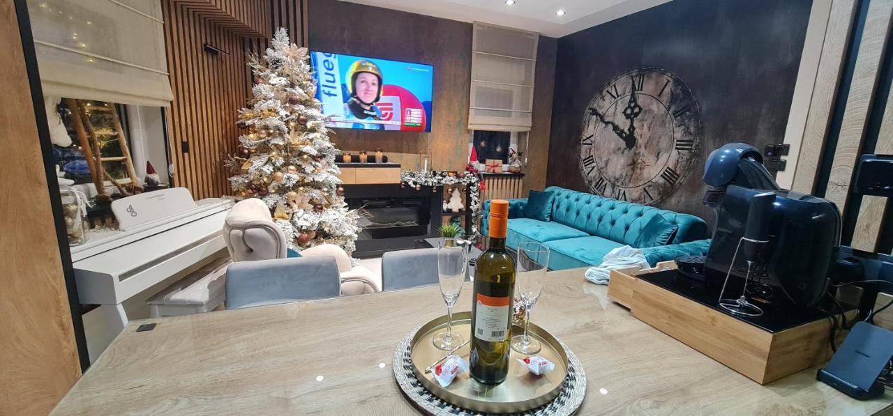 Ćuprija Design Apartment Platinium Spa Lux 5 Star "Havana" Completely Private Wellness & Spa Free Included Sauna & Jacuzzi & Salt Wall & Fire Place & 3D Ceilings & Business Wifi & Netflix & Keyless Code Entry & Full Smart App & Secure 2 Parking Place מראה חיצוני תמונה