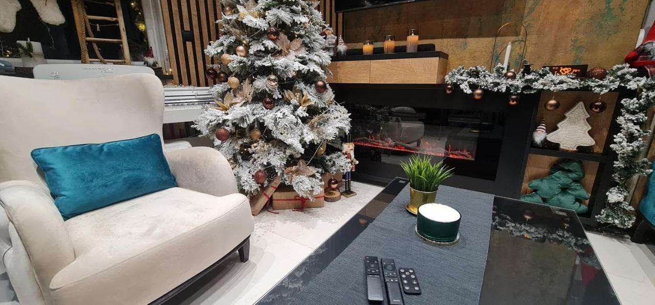 Ćuprija Design Apartment Platinium Spa Lux 5 Star "Havana" Completely Private Wellness & Spa Free Included Sauna & Jacuzzi & Salt Wall & Fire Place & 3D Ceilings & Business Wifi & Netflix & Keyless Code Entry & Full Smart App & Secure 2 Parking Place מראה חיצוני תמונה