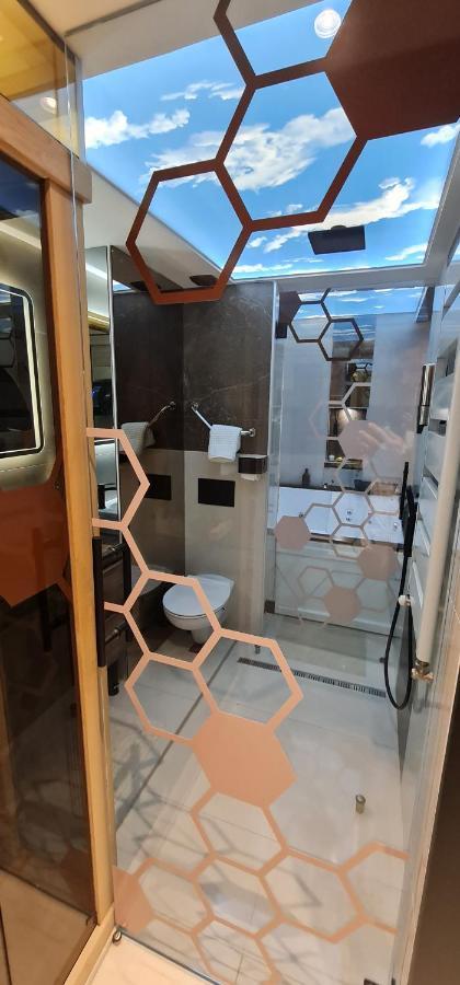 Ćuprija Design Apartment Platinium Spa Lux 5 Star "Havana" Completely Private Wellness & Spa Free Included Sauna & Jacuzzi & Salt Wall & Fire Place & 3D Ceilings & Business Wifi & Netflix & Keyless Code Entry & Full Smart App & Secure 2 Parking Place מראה חיצוני תמונה
