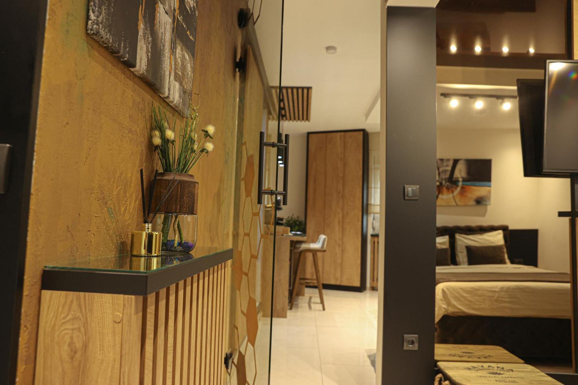 Ćuprija Design Apartment Platinium Spa Lux 5 Star "Havana" Completely Private Wellness & Spa Free Included Sauna & Jacuzzi & Salt Wall & Fire Place & 3D Ceilings & Business Wifi & Netflix & Keyless Code Entry & Full Smart App & Secure 2 Parking Place מראה חיצוני תמונה