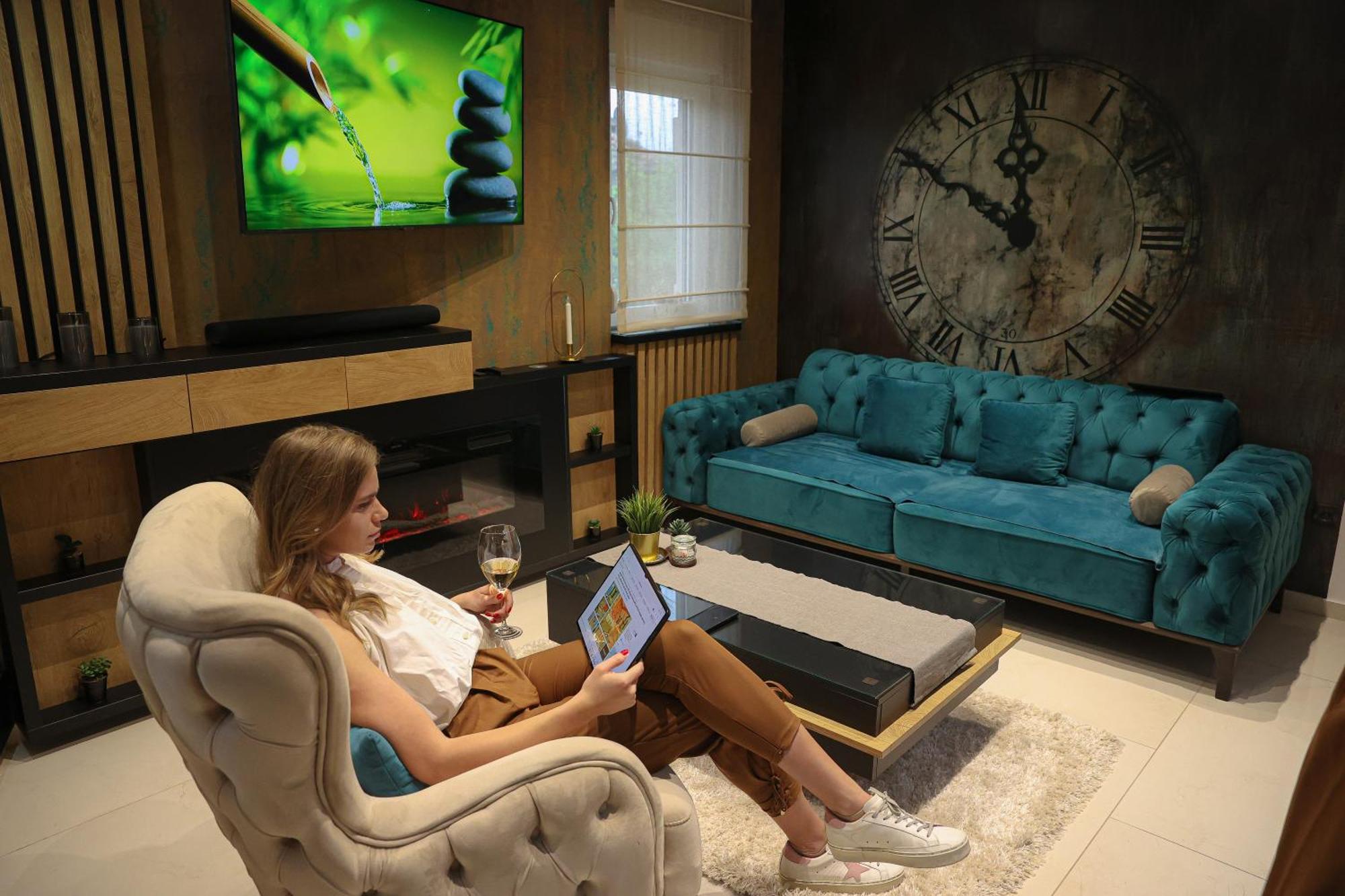 Ćuprija Design Apartment Platinium Spa Lux 5 Star "Havana" Completely Private Wellness & Spa Free Included Sauna & Jacuzzi & Salt Wall & Fire Place & 3D Ceilings & Business Wifi & Netflix & Keyless Code Entry & Full Smart App & Secure 2 Parking Place מראה חיצוני תמונה